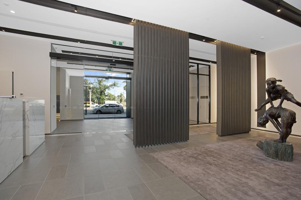 ☆ Heart Of St Kilda ☆ Infinity Pool+Parking+Wifi Apartment Мелбърн Екстериор снимка