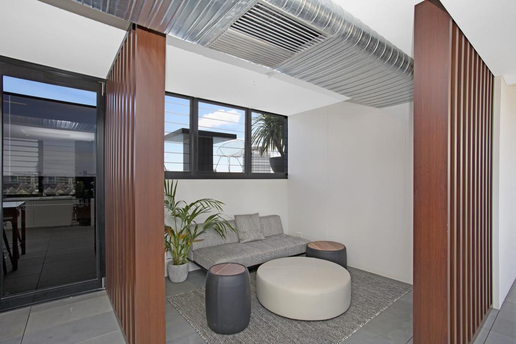 ☆ Heart Of St Kilda ☆ Infinity Pool+Parking+Wifi Apartment Мелбърн Екстериор снимка