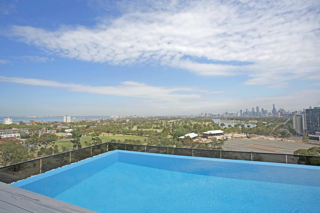 ☆ Heart Of St Kilda ☆ Infinity Pool+Parking+Wifi Apartment Мелбърн Екстериор снимка